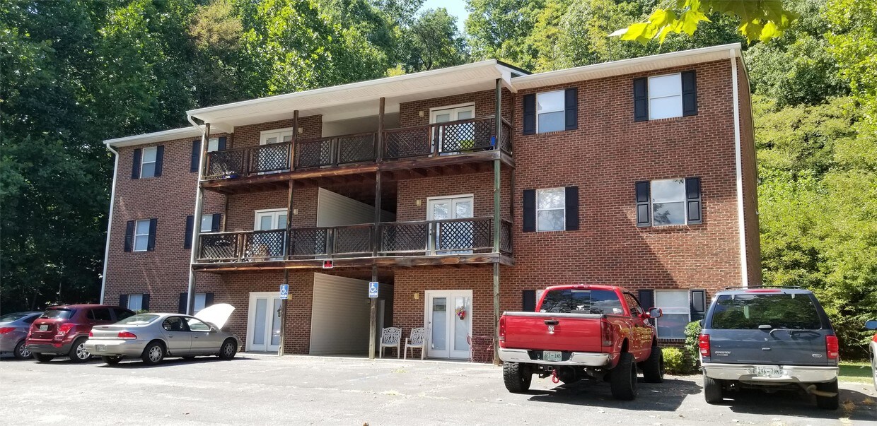 Primary Photo - 305 Farside Dr