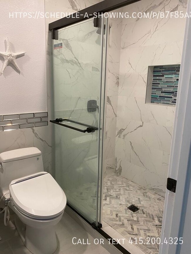 Building Photo - Spacious 3 Bedroom 2 bath in Carmel