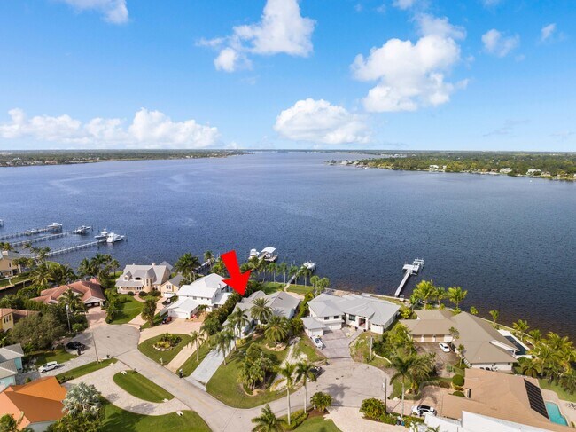 Foto del edificio - 1200 SW Dyer Point Rd