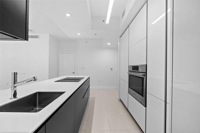 Foto del edificio - 347 N New River Dr E