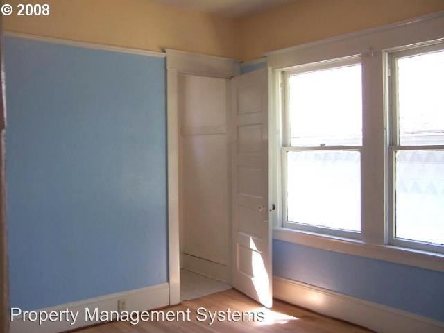 Building Photo - 4 br, 1 bath House - 5757 NE Mallory Ave