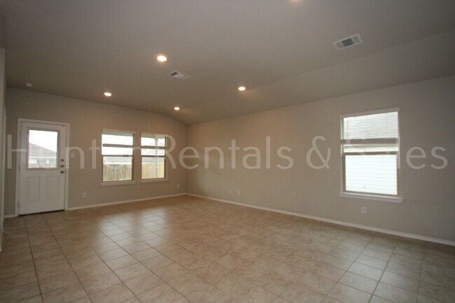 Building Photo - 5106 Brody Dr