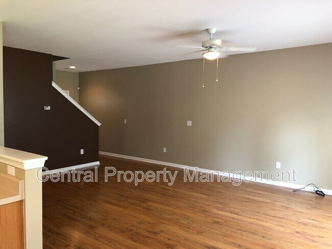 Building Photo - 547 Clairidge Dr