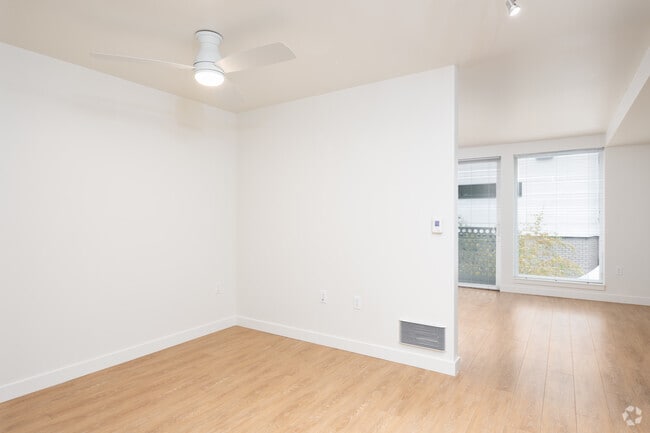 Studio, 1BR - 437SF - East Howe Steps