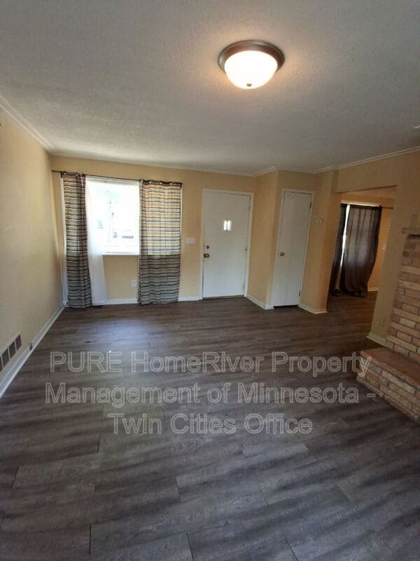 Building Photo - 2670 5th Ave E