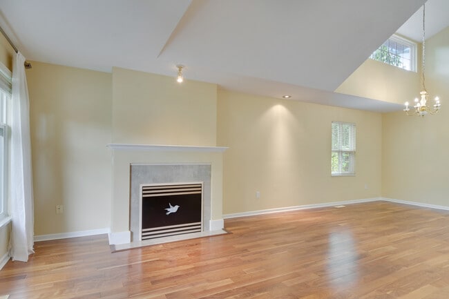 Building Photo - Luxury 3-Bed, 3-Bath Townhome in Gated 55+...