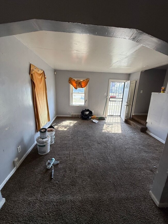 Building Photo - Newly Renovated 2 Bedroom / 1 Bath Duplex ...