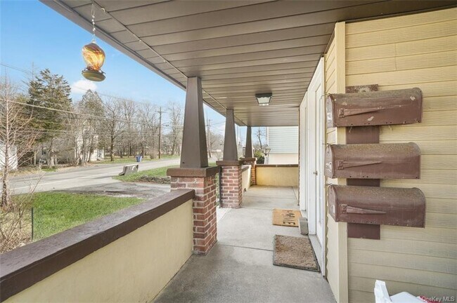 Building Photo - 227 Monhagen Ave