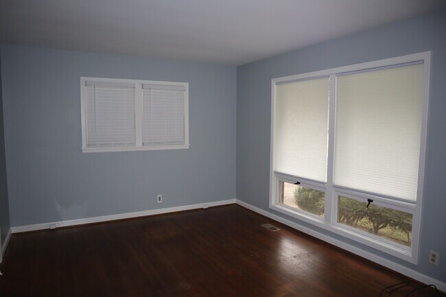 Building Photo - 3515 Hewlett Dr