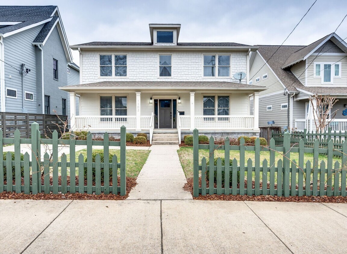 Primary Photo - Charming & elegant 4BE/3.4BA home in the 1...