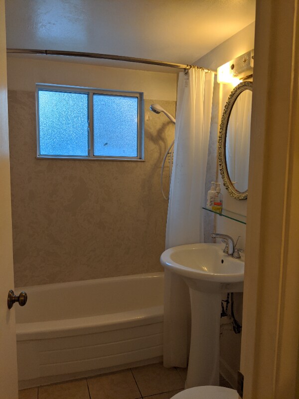 Foto del edificio - 934 E Duane Ave