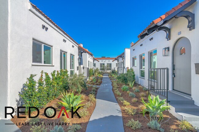 Building Photo - ~1 Month FREE~ Fabulous One Bedroom Walk-U...