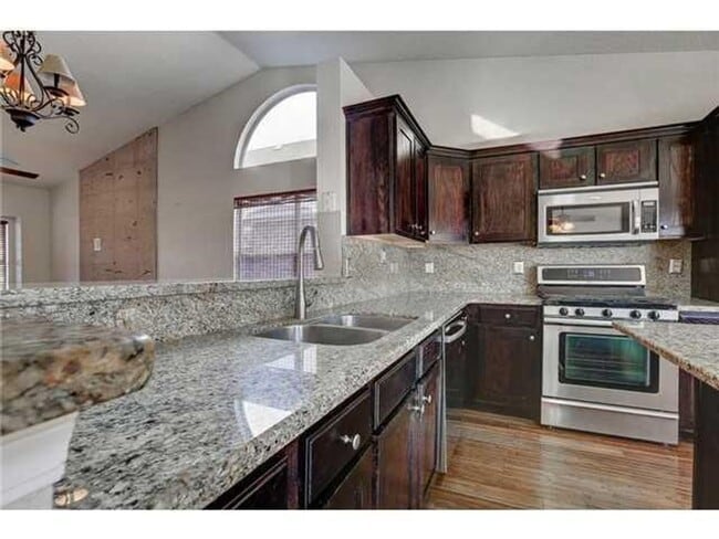 Building Photo - Amazing 3 bedroom 2 bath home is West El Paso!