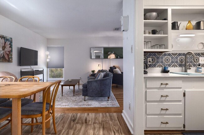 Foto del edificio - 2806 Rae Dell Ave