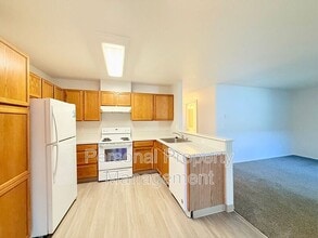 Building Photo - 3412 NE 66th Ave