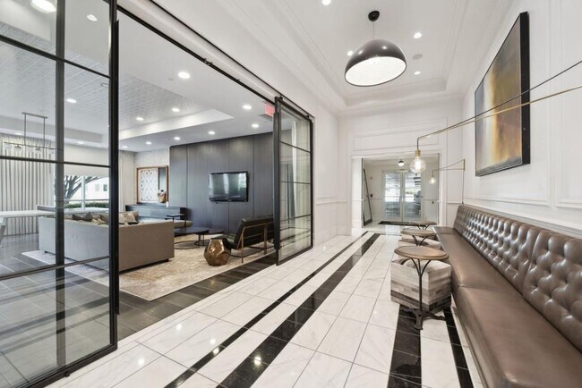 Foto del edificio - 325 East Paces Ferry Rd NE