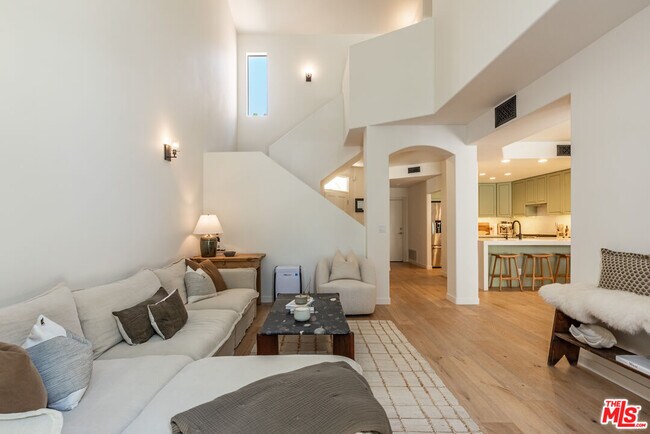 Foto del edificio - 6485 Zuma View Pl