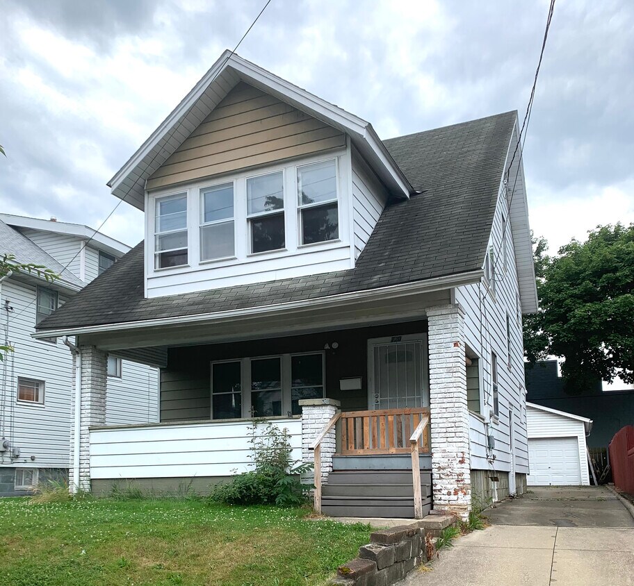 720 Roselawn Ave, Akron, OH 44306 House Rental in Akron, OH
