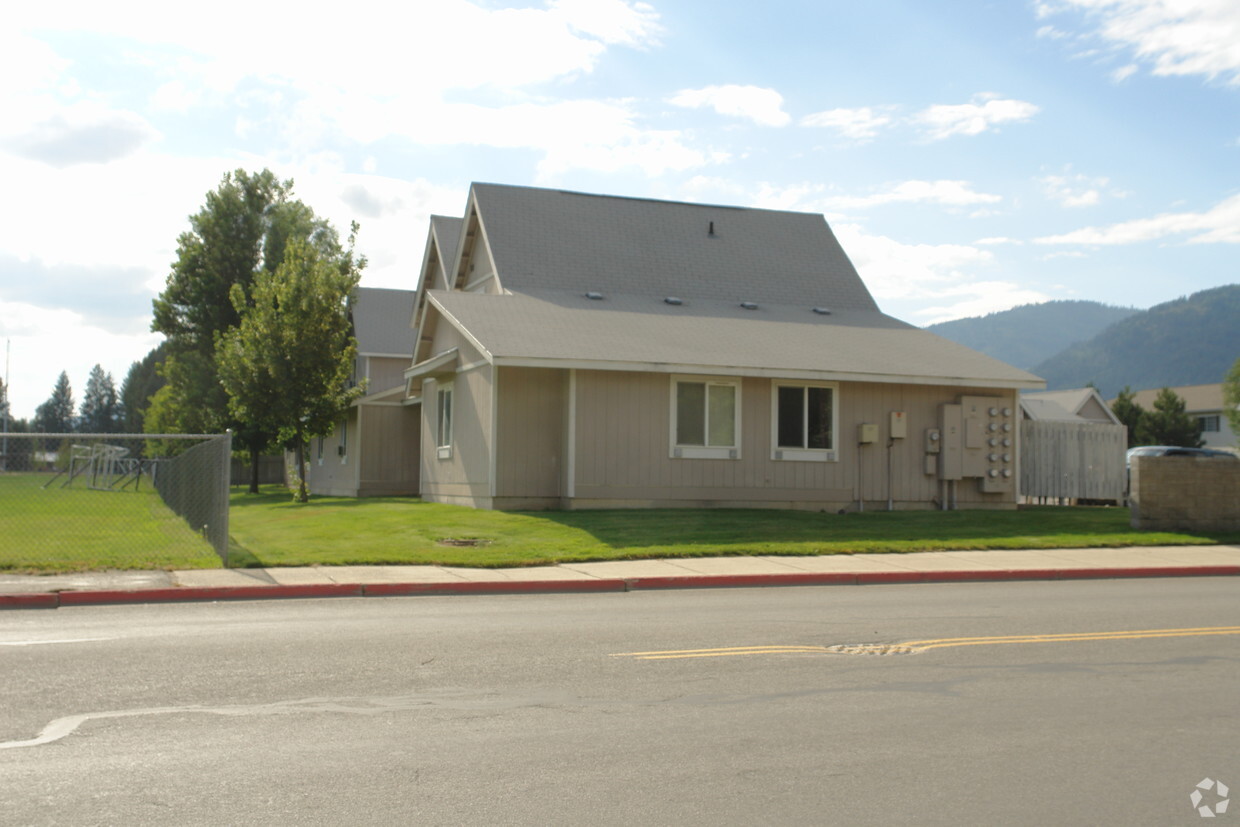 Primary Photo - Syringa Estates