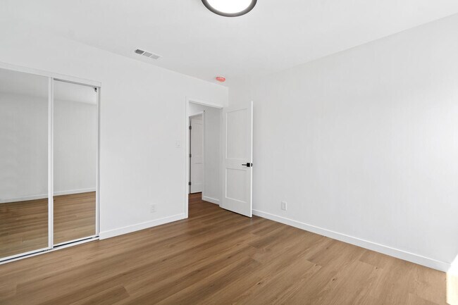 Foto del edificio - 5554 Radford Ave