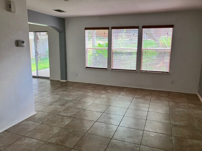 Foto del edificio - 6614 Buckhorn Cliff