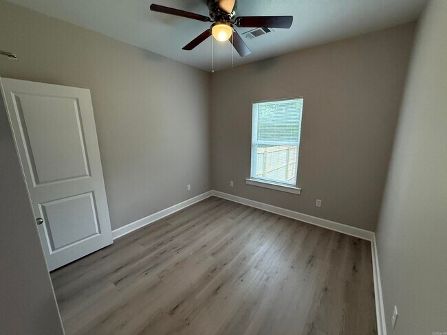 Foto del edificio - 5703 Valley Dr