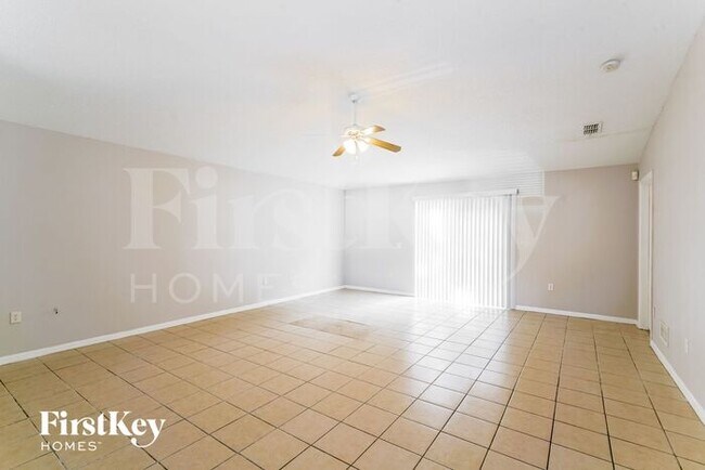Foto del edificio - 7831 Country Chase Ave