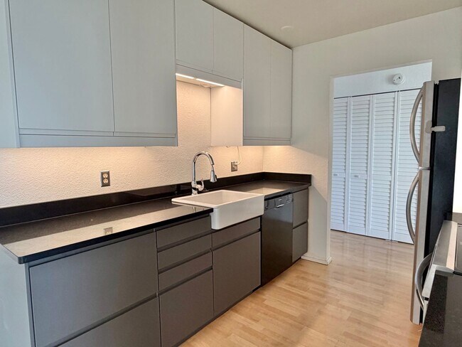 Foto del edificio - Lovely Fremont 2 Bedroom - Stellar Location! AVAILABLE 8/10/2026!