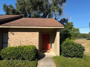 Building Photo - 1000 Stonegate Dr