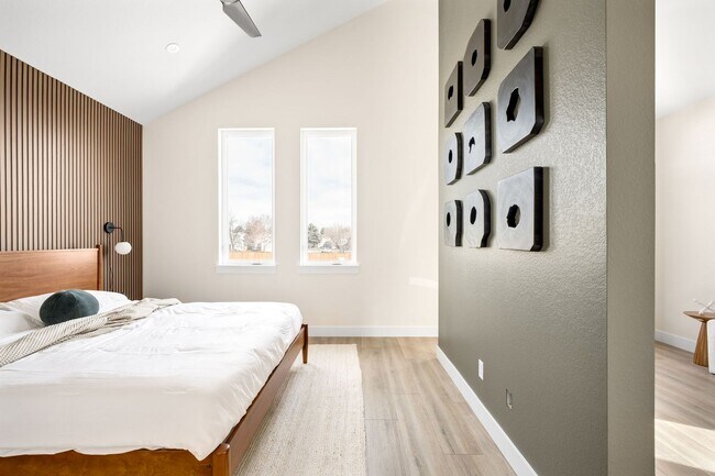 Building Photo - Modern 2-Bedroom, 2.5-Bath Townhome in Wes...