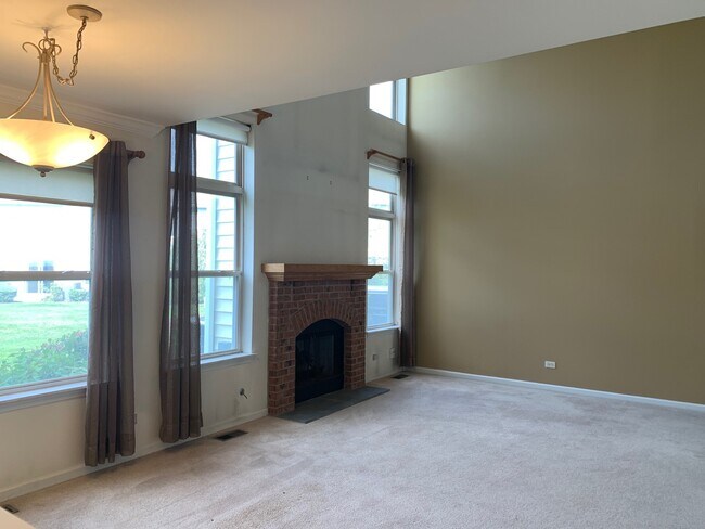 Building Photo - 324 S Valor Ct