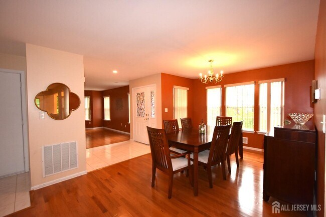 Foto del edificio - 116 Briarwood Dr