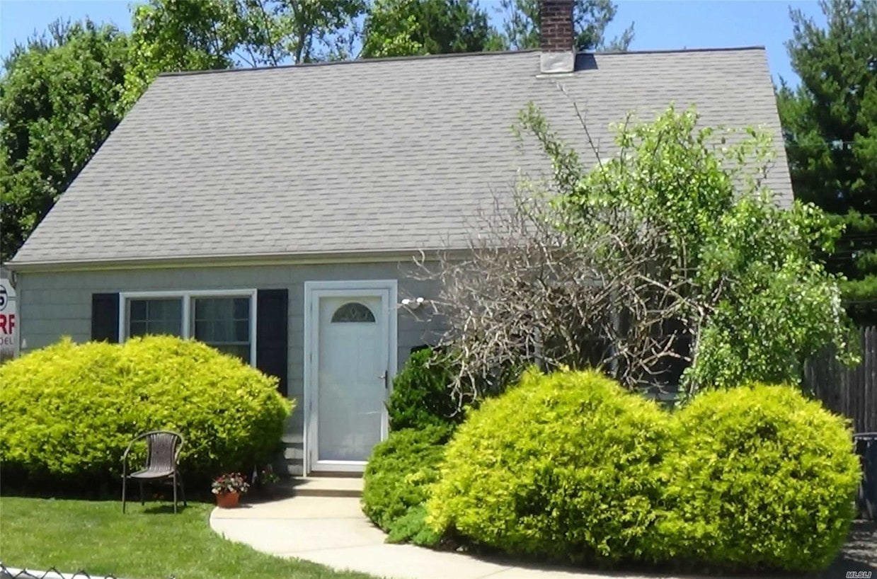 18 Wantagh Ave, Levittown, NY 11756 House Rental in Levittown, NY