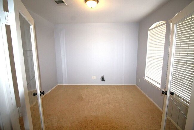 Building Photo - 6707 Rosita Oak Dr