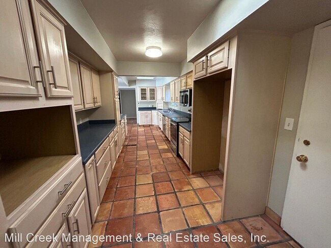 Building Photo - 3 br, 2 bath House - 523 W Howard