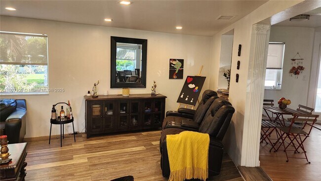 Foto del edificio - 205 NW 128th St