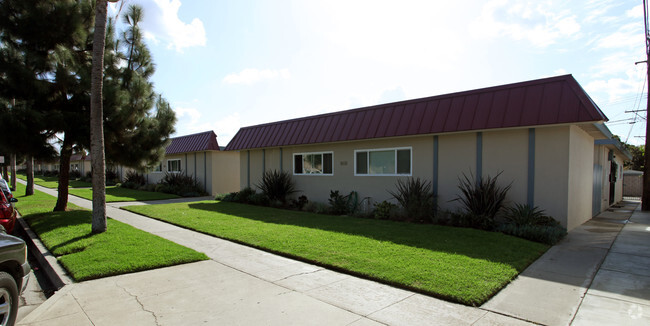 Building Photo - Walnut Street Apartments