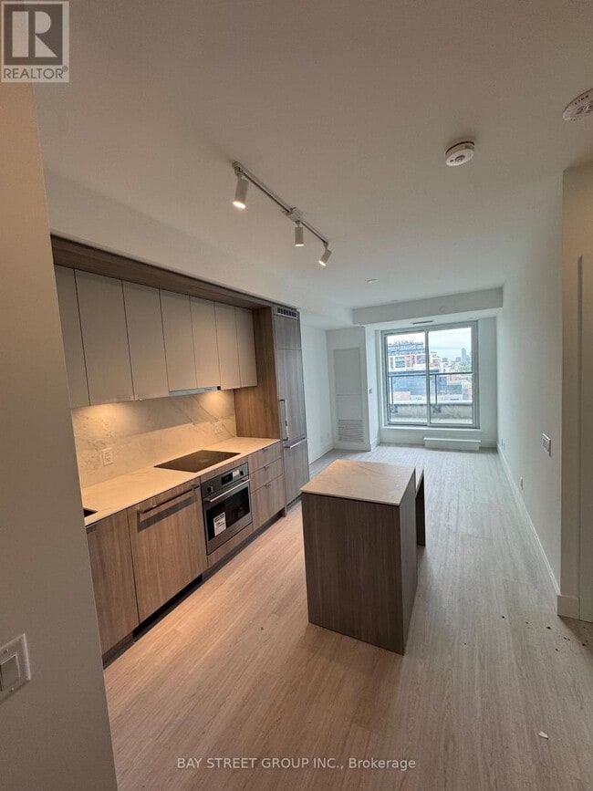 Building Photo - 625-625 Sheppard Ave E