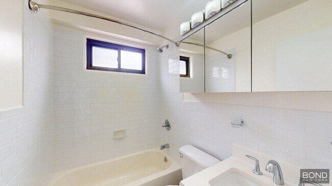 Foto del edificio - 401 E 88th St