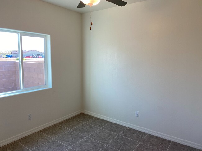 Building Photo - 2 Bedroom in a Gated Community