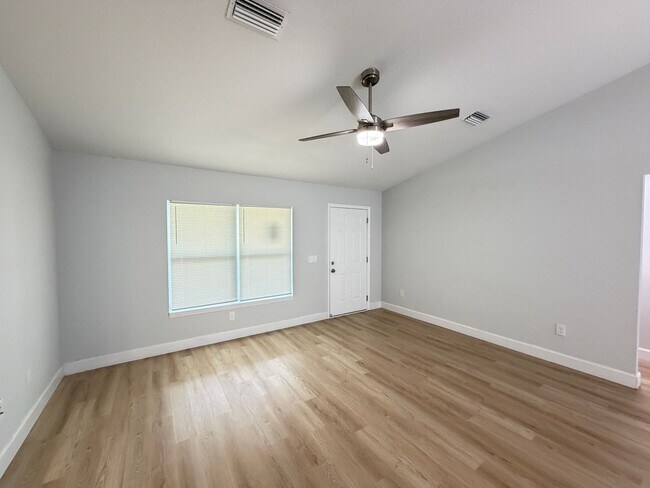 Building Photo - Available Now! Be the FIRST to live in this BRAND NEW AND UPGRADED 3 BD/2BA Home in Ocala!!!