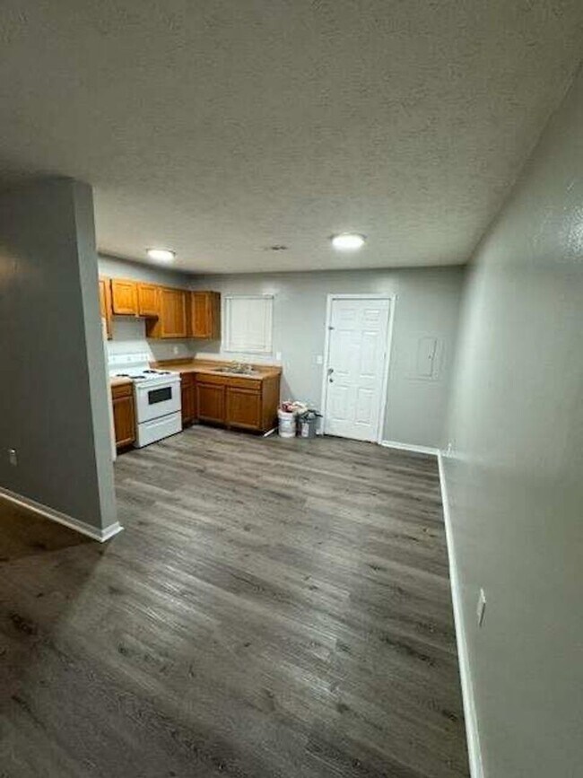 Building Photo - Sevierville 37862 - 2 bedroom, 1 bath apar...