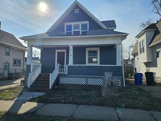Foto del edificio - NE 2 bedroom house, Fenced Yard, 1 Stall G...