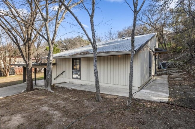 Building Photo - 1911B Westridge, Austin TX 78704