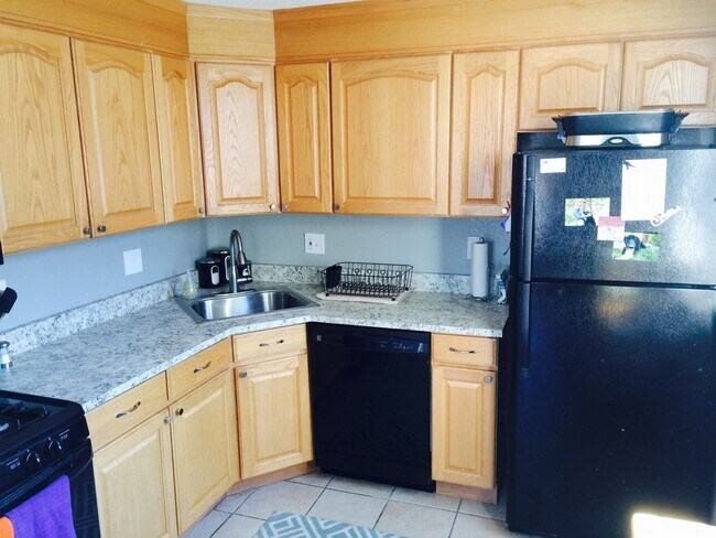 Kitchen - 2259 S Josephine St