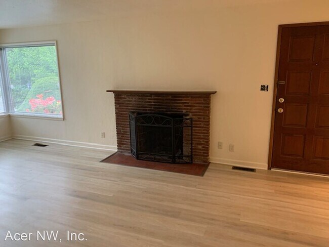 Foto del edificio - 2 br, 1 bath House - 6555 25th Ave NE