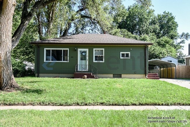Building Photo - 907 W 29th Ave