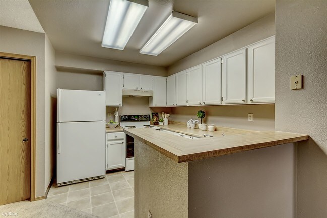 Building Photo - 2 br, 1 bath  - Marina Pointe