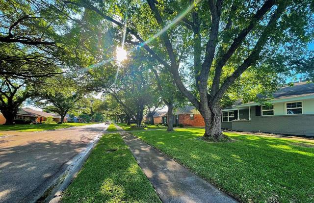 Foto del edificio - 10637 Mapleridge Dr