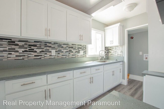 Building Photo - 1119 Calada St